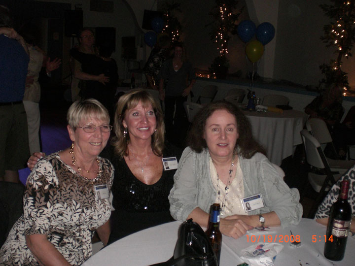 Linda Cox, Karen Barber, Carrol Mauro a.jpg (116314 bytes)